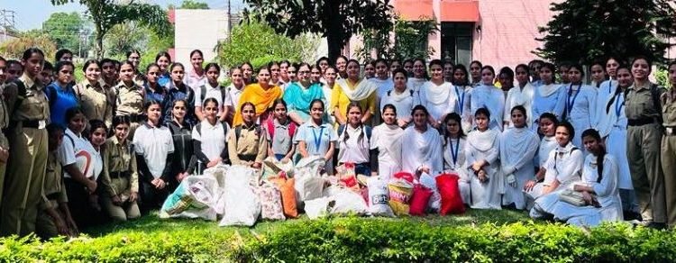 Plogging Run organised by NSS and 2J&K Girls Bn NCC wing of PSPS Govt. P. G. College for Women, Gandhi Nagar