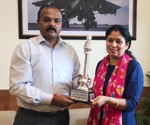 J&K receives Third best Tableau in the Republic Day Parade in popular choice category