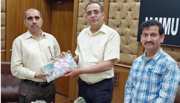 Higher Education Department bids adieu to Vijay Koul on superannuation