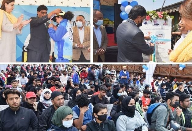 Chief Secretary flags off first ever Open Kayaking and Canoeing Marathon Race in Jhelum