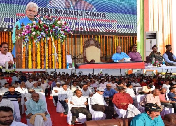 Lt Governor visits border village Kalyanpur; reviews developmental schemes