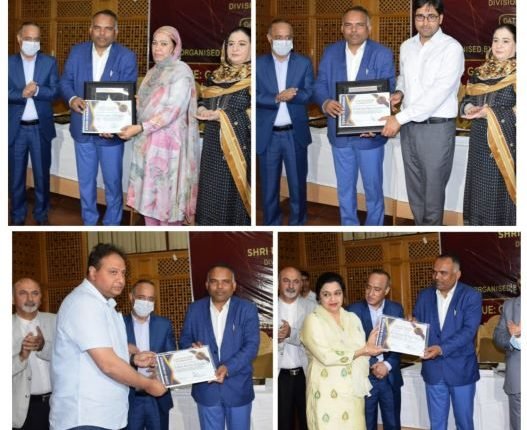 Div Com Kashmir felicitates Doctor, Paramedics for exemplary work during Covid-19 pandemic