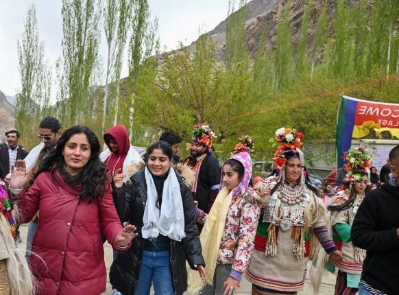 Apricot Blossom Festival begins in Kargil, colorful program held at Garkone village