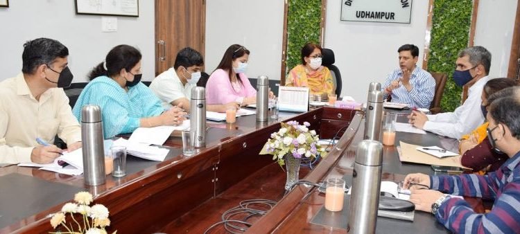 Commissioner Secretary Forest visits Udhampur; Reviews development works of Forest, other sectors