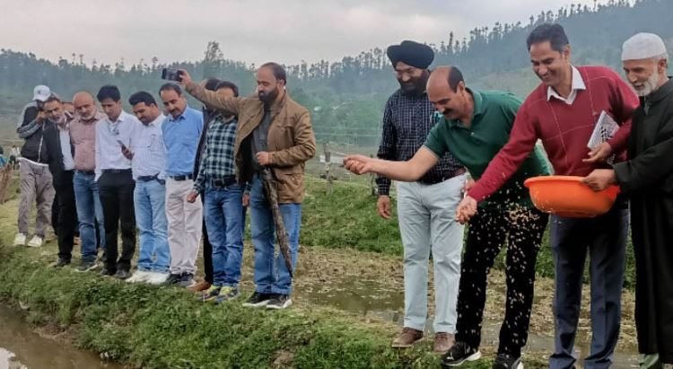 Director Agriculture inaugurates Farmer Outreach Program at Kalaroos, Kupwara