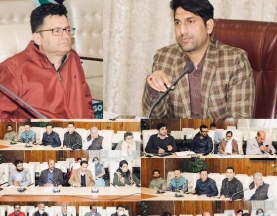DC Srinagar, Director Industries hold interaction with Artisan Associations