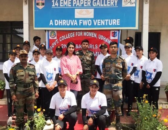 NCC Cadets of GCW Udhampur visit 14 EME Paper Gallery; learn to make paper bags