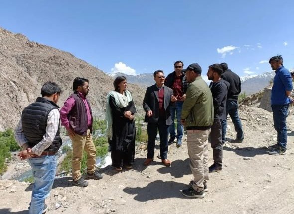 EC Works inspects land feasibility, technical aspects for installation of lift irrigation, solar submersible pump