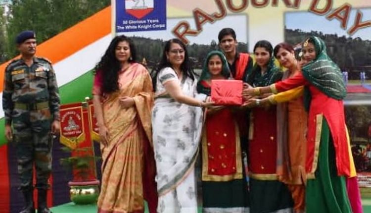 GOC White Knight Corps greets Awaam on "Rajouri Day"