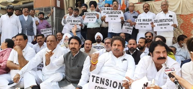 Congress held protest against  DC’s biased report, eye wash visit