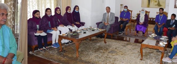 Lt Governor Flags off a batch of students from SKUAST-Kashmir on a study tour to Kansas State University, USA