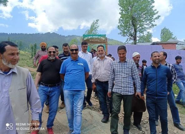 Director Agriculture Kashmir visits Budnambal, Chowkibal Kupwara
