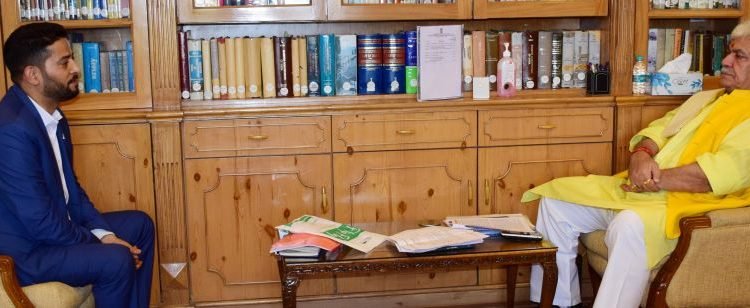 Member, DDC Srinagar & Haj Committee of India calls on Lt Governor