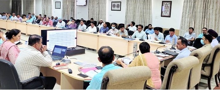 Div Com Ramesh Kumar reviews development scenario of   district Samba