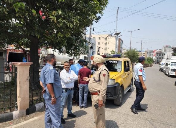 ARTO Reasi conducts extensive checking on Katra-Jammu road amid special Nakas for checking HSRP plates