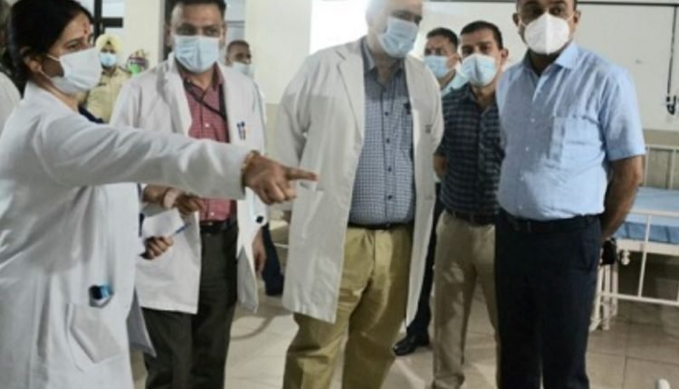 Div Com Ramesh Kumar inspects patient care facilities in GMCH Jammu