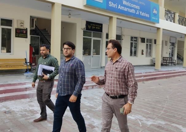 MD SBM Abhishek Sharma visits Yatri Niwas, other locations; Inspects sanitation works
