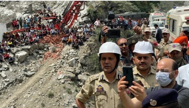 LG Sinha constantly monitoring situation, Rescue operations discussed with top officials