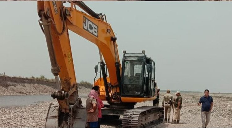 2 heavy excavators, 3 vehicles involved in illegal mining seized in Kathua
