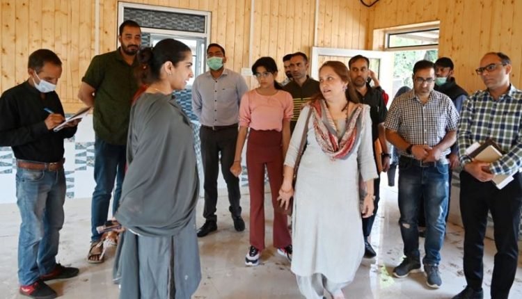 Commissioner Secretary SWD visits Shopian; Inspects functioning of MSK, OSC, ICPH