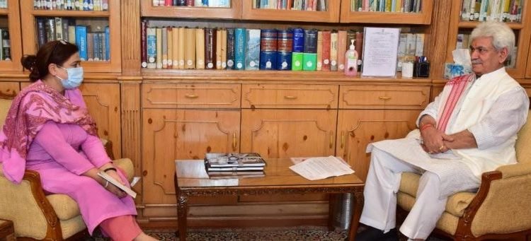 VC Kashmir University Prof. Nilofar Khan calls on Lt Governor Manoj Sinha