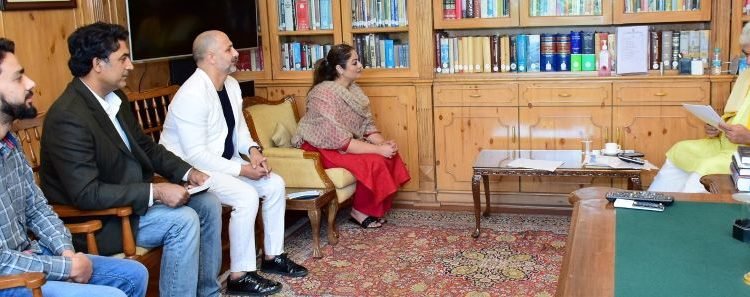 Member Parliament, Former legislators, delegation of PEMA call on Lt Governor
