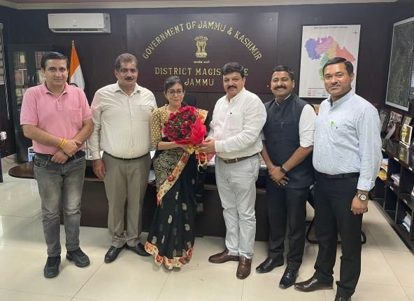 CCI meets DC Jammu Avny Lavasa, anticipates warm ties between Admn, traders 