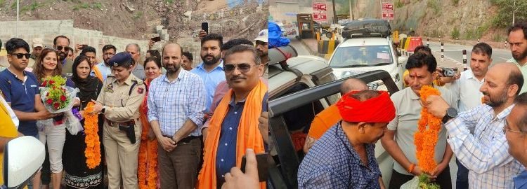 Ramban admin welcomes Shri Amarnath Ji Yatra, 2022 at Nashri