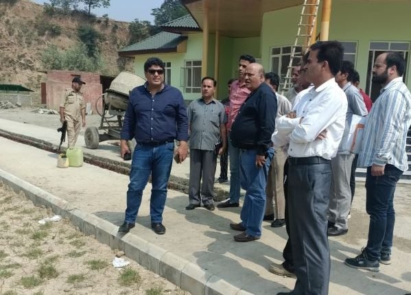 Sarmad Hafeez, Sheikh Fayaz visit Stone Park, Athwajan, review its completion