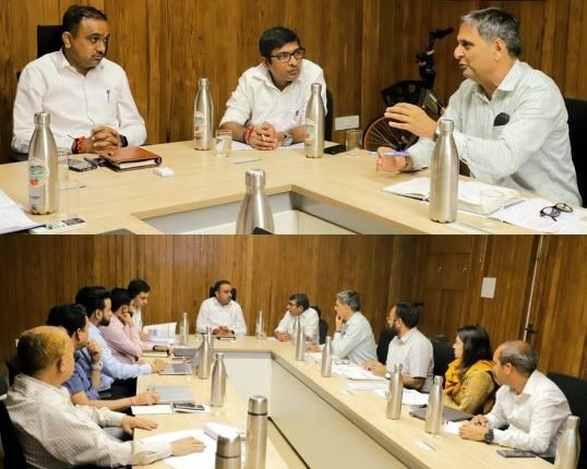 Div Com Ramesh Kumar reviews functioning of Jammu Smart City Limited