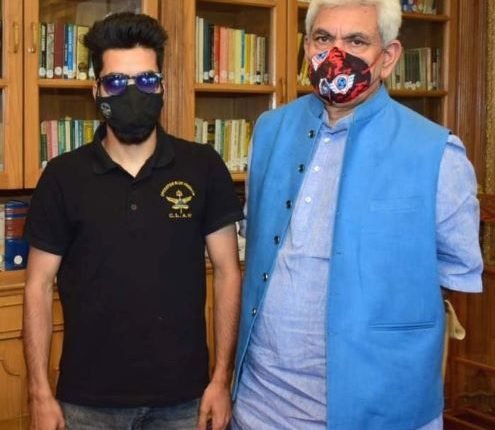 Lt Governor Manoj Sinha meets Para Athlete Irfan Ahmad Mir