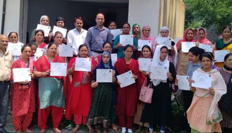 Farmers’ training in ‘Art of Fruit & Vegetables Preservation' concludes at Khalleni