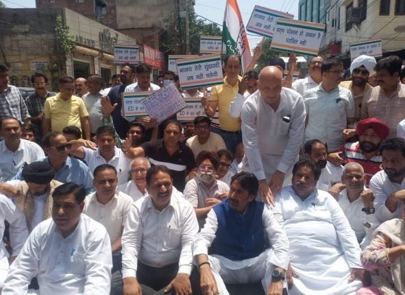 J&K Congress  protests on 4th day over Rahul Gandhi issue, and blame Govt. of misusing central agencies