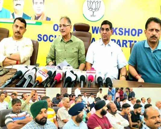 Kavinder, Pathania take stock of public grievances