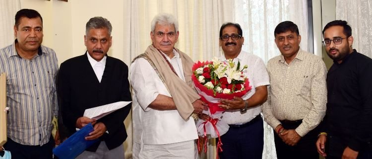 Former legislator, BJP spokesperson, delegation of Fruit Mandi Association call on Lt Governor