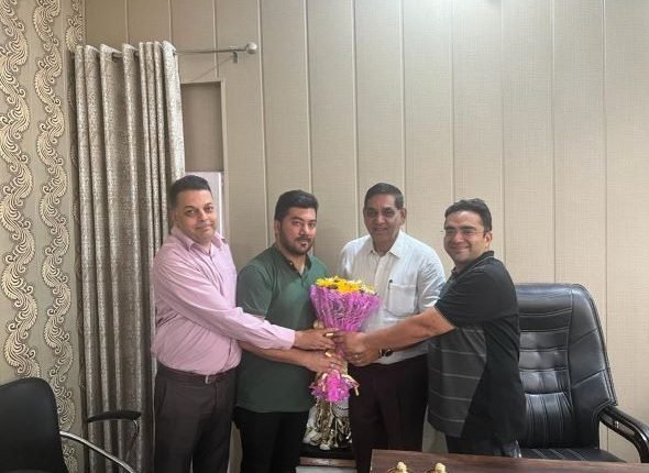 President Abhinav Anand Trikuta Nagar Traders Association calls on Mayor JMC