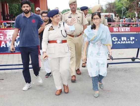 DC Jammu pays surprise visit to Railway Station, Vaishnavi Dham, Panchayat Bhawan