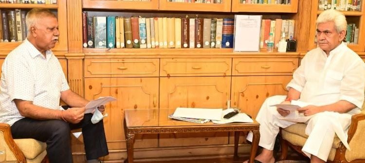 Former Minister Sukhnandan Choudhary calls on Lt Governor