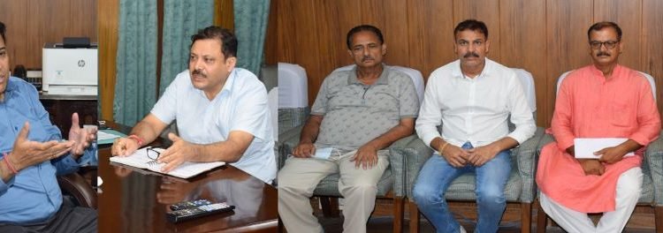 Principal Secretary Jal Shakti Department meets contractors, assures appropriate resolution of grievances