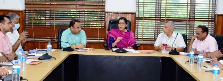DC Jammu reviews delivery of revenue services, functioning of department
