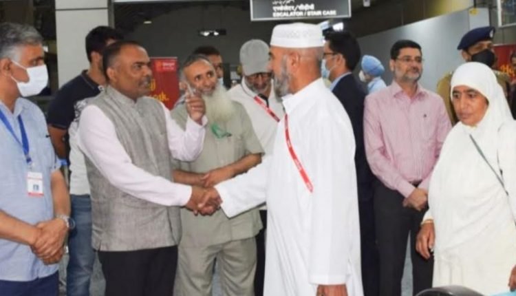 Div Com Kashmir receives first batch of Hajj Pilgrims – 2022 at Srinagar Airport