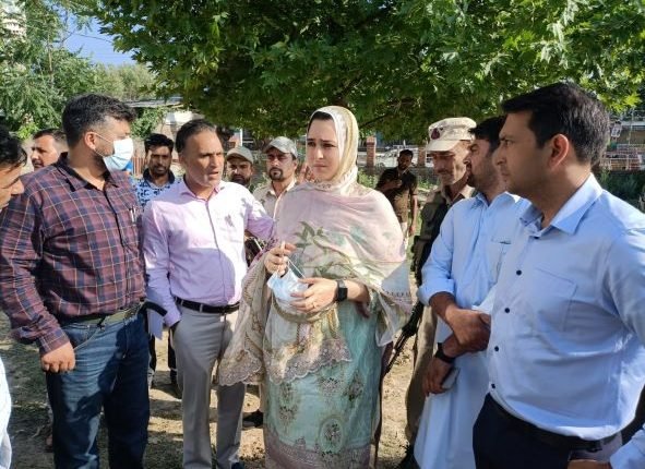 DC B'la visits several Public Parks; urges public to maintain their glory