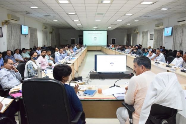 SAMBA: MP Jugal Kishore reviews implementation of CSSs at DISHA meeting