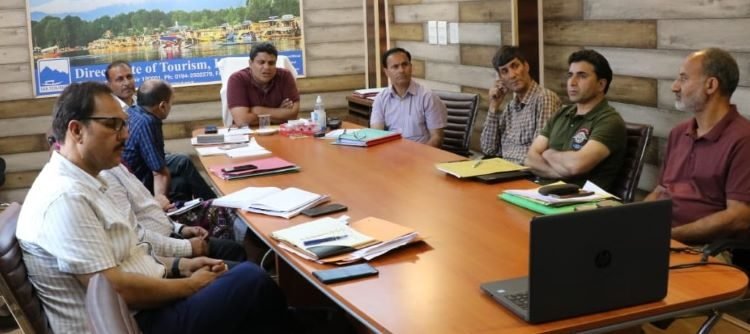 Tourism Secy. holds meeting with DCs, CEOs on issues related to tourism sector