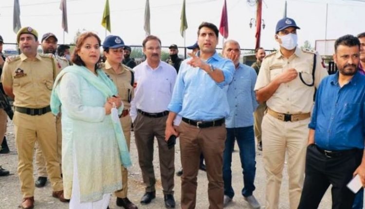 DC Srinagar inspects parking sites along Dal-Boulevard Road Axis