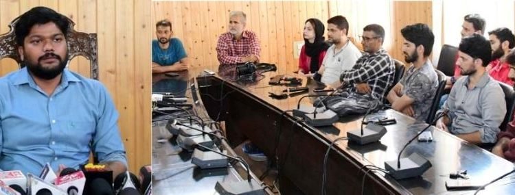 DC Ganderbal holds interactive session with Media fraternity