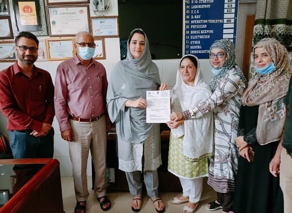 DC B'la pays surprise visit to CHC Pattan; interacts with Patients/ attendants