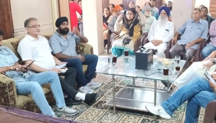 Kavinder joins people to listen to PM’s ‘Man Ki Baat’