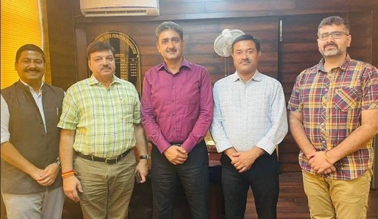 Delegates of Jammu Chamber of Commerce and Industry, PHD chamber of Commerce called on MD JKTPO