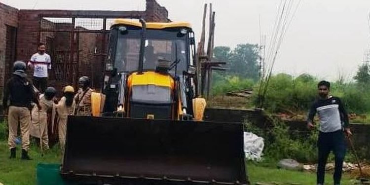 Illegal Structure on 8.14 Kanal state Land demolished at Marh